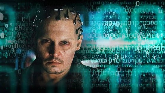 공상과학(SF) 영화 ‘트렌센던스’(2014)는 슈퍼컴퓨터 완성을 목전에 둔 천재 과학자가 목숨을 잃자, 연인이 그의 뇌를 컴퓨터에 업로드시켜 살리는 내용이다.