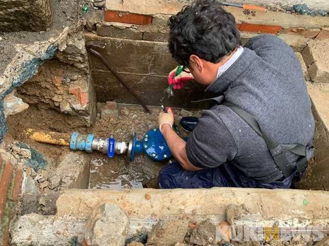 ▲ 최근 이어진 한파로 통파가 발생한 수도시설을 복구하고 있다.[사진=목포시]