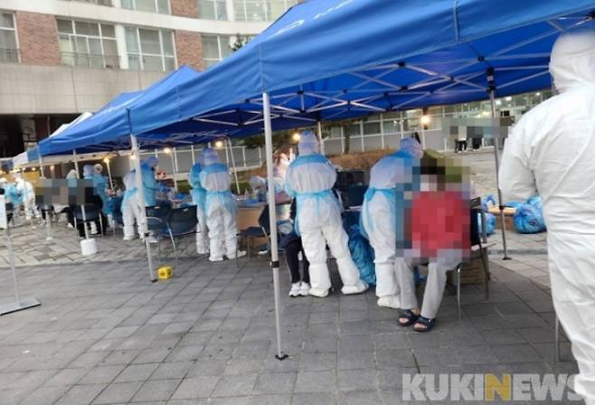 ▲코로나19 선별진료소 방역활동 모습.