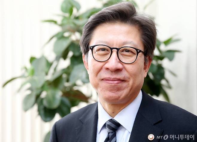 박형준 동아대 국제전문대학원 교수 / 사진=홍봉진기자 honggga@