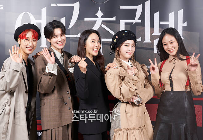 Online production presentation of Whispering Corridors Murder, She Wrote Ban, the original webentertainment program, was held on the afternoon of the 18th.The production presentation was attended by cast members Park Ji-yoon, Jang Doyeon, Jae Jae, Bibi and Choi Ye-na.The event was conducted online with the influence of Corona 19.