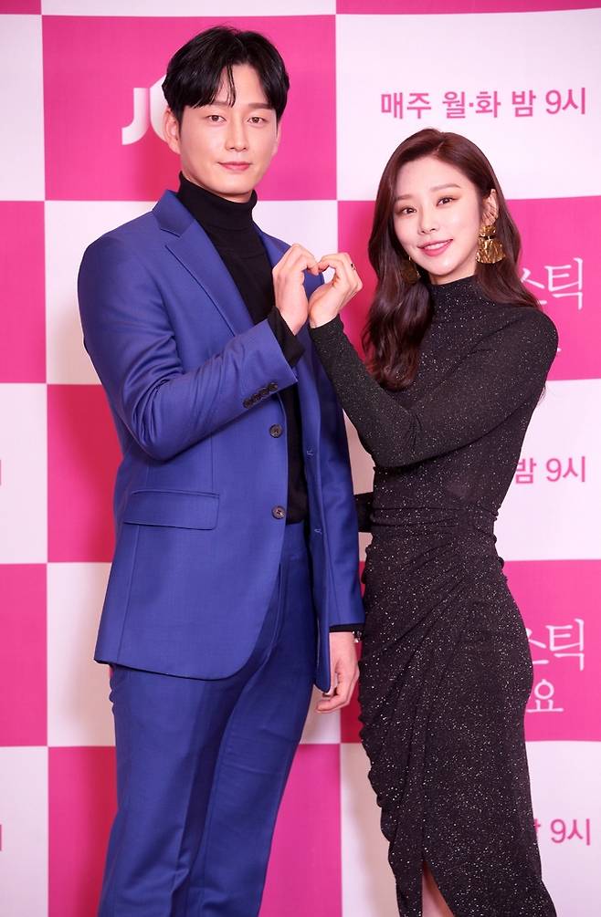 JTBC 새 월화드라마 '선배, 그 립스틱 바르지 마요'의 (왼쪽부터) 이현욱, 이주빈 [JTBC 제공. 재판매 및 DB 금지]