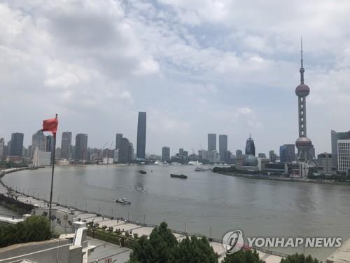 중국의 '경제 수도' 상하이를 가로지르는 황푸강 [촬영 차대운]
