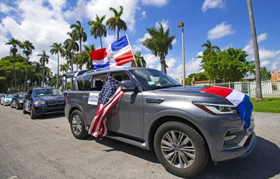 지난해 9월 27일 미국 플로리다주 마이애미에서 도미니카 공화국 및 중남미 출신의 민주당 지지자들이 조 바이든 당시 대선 후보를 지지하는 차량 행렬을 벌이는 모습.AP뉴시스