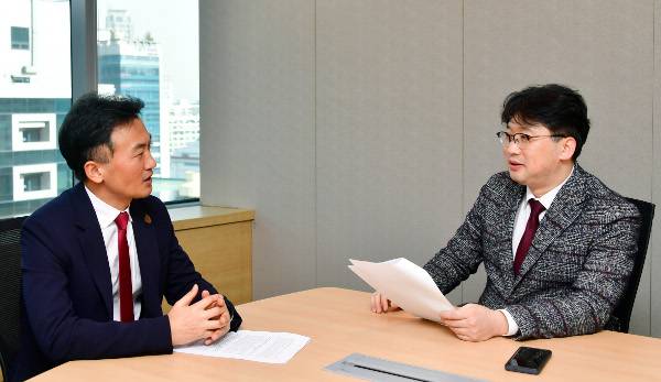 황세운 연구위원과 빈기범(오른쪽) 교수가 공매도의 진실과 오해에 관해 이야기 하고 있다. 박효상 쿠키뉴스 기자