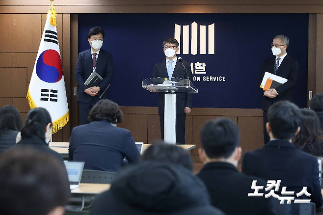 임관혁 세월호 참사 특별수사단 단장이 19일 오후 서울 서초구 서울중앙지검 브리핑룸에서 세월호 참사 특별수사단 최종 수사 결과 발표를 하고 있다. 이한형 기자