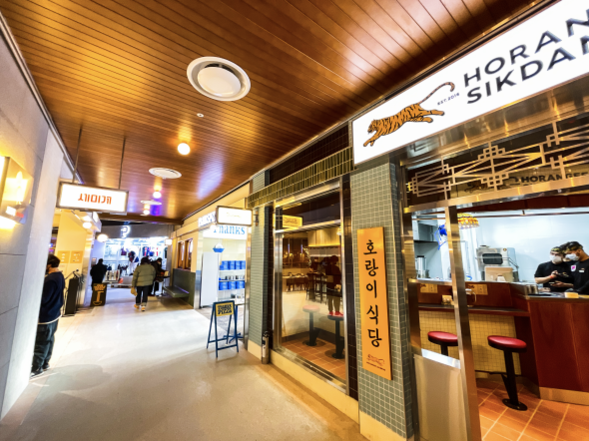 유명 맛집을 조성한 롯데백화점 영등포점 1층./롯데백화점