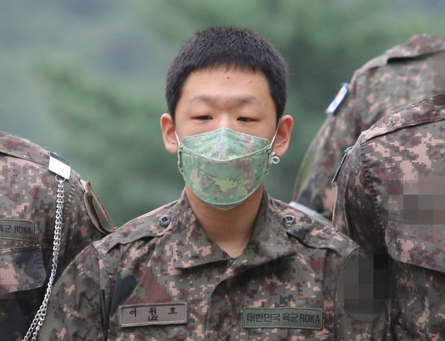 박사방 공범 이원호가 지난해 8월 7일 서울 관악구 수도방위사령부 보통군사법원에서 열린 1심 1차 공판에 출석하고 있다.ⓒ뉴시스