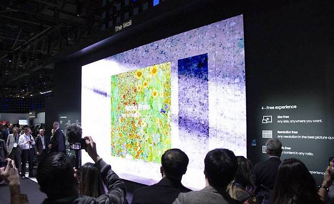CES2020 당시 전시된 146인치 마이크로 LED TV 삼성 '더 월'. 출처=IT동아
