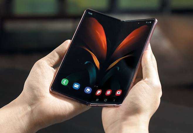 삼성전자의 갤럭시Z폴드2.