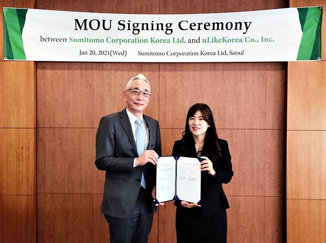 Sumitomo Corporation Korea’s President Takuya Okada (left) and uLikeKorea’s CEO Kim Hee-jin (ULikeKorea)