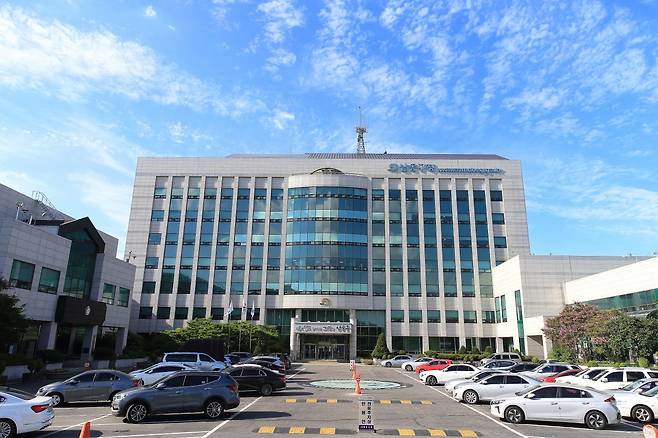 인천 남동구는 미세먼지 등 대기오염물질 저감을 위해 소규모 사업장 환경시설 개선에 총 6억7500만 원의 예산을 지원한다./사진제공=남동구