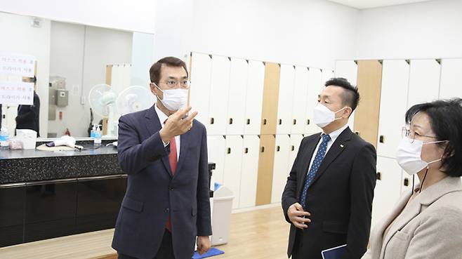 유효열 사장, 실내체육시설 현장점검. / 사진제공=화성도시공사