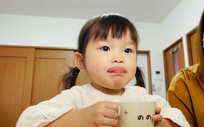 헤럴드 디지털콘텐츠국과 화상인터뷰 중인 일본 동요대회 은상 수상자 무라카타 노노카.