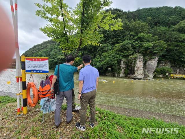 [창원=뉴시스] 2020년 경남 물놀이지역 안전점검 활동.