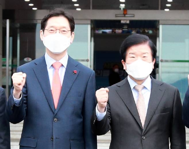 김경수 경남지사와 박병석 국회의장. 경남도청 제공