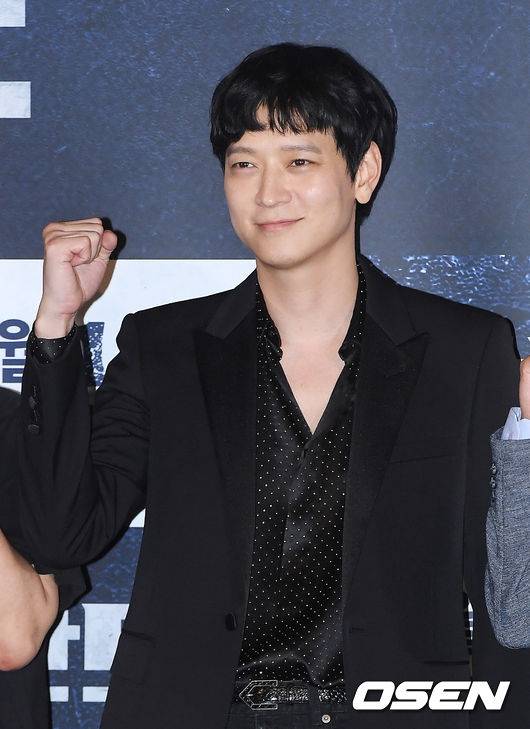 [OSEN=민경훈 기자]시사회를 마치고 배우 강동원이 포토타임을 갖고 있다./ rumi@osen.co.kr