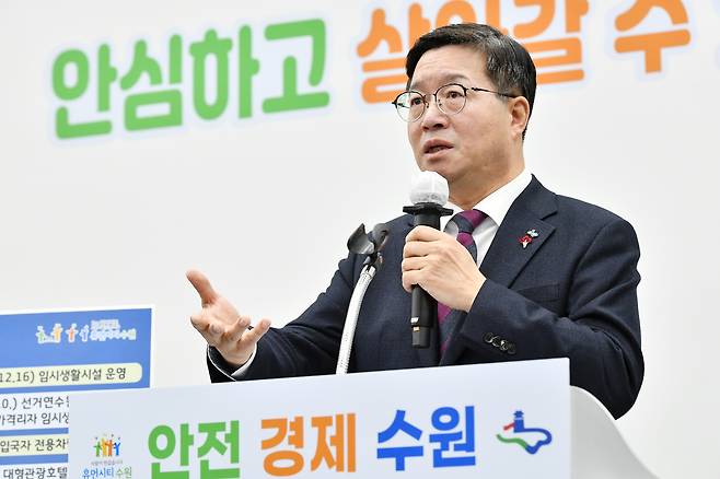 21일 오전 염태영 수원시장이 비대면 신년 기자회견을 하고 있다.  수원시 제공