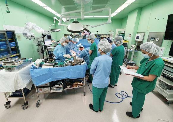 (서울=연합뉴스) 세브란스병원 장기이식센터의 수부 이식 수술 사진. 2021.01.21. [세브란스병원 제공. 재판매 및 DB 금지]