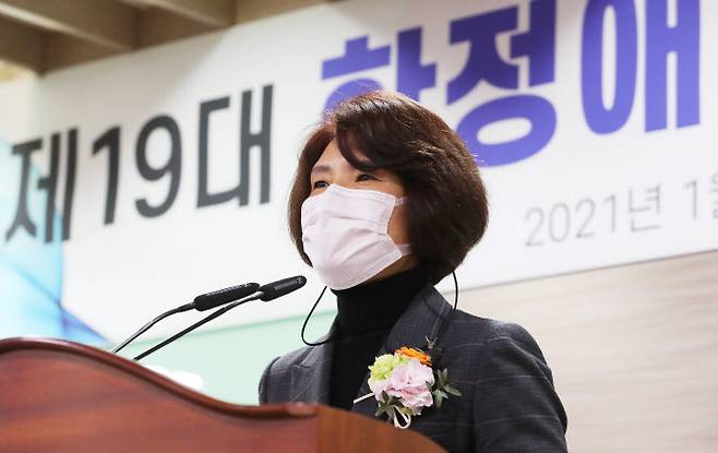 한정애 환경부 장관이 22일 오후 세종시 정부세종청사에서 열린 취임식에서 취임사하고 있다. (사진=연합)