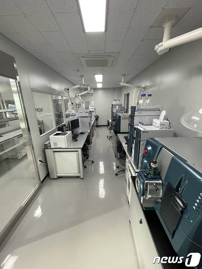 광주시 농업기술센터에 구축된 농산물 안전성 분석실 내부 모습.(광주시 제공) © News1