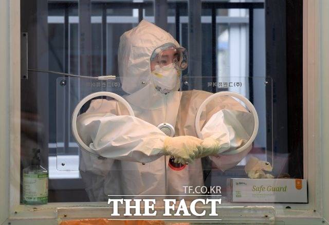 방역당국이 사회적 거리두기 하향 여부를 두고 "신중히 접근할 필요가 있다"며 유보적인 입장을 내놓았다. /남용희 기자