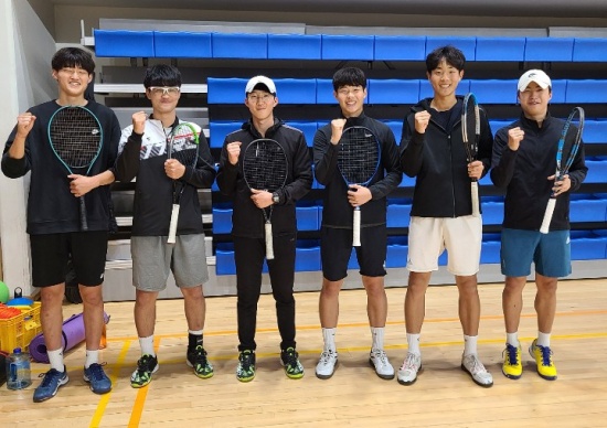 부산대 테니스팀(왼쪽부터 김건형, 김문배, 권시온, 정현준, 안석, 이지호)