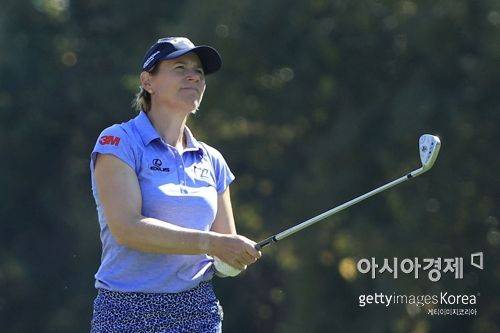 안니카 소렌스탐이 다이아몬드리조트토너먼트 첫날 7번홀에서 샷을 하고 있다. 레이크부에나비스타(美 플로리다주)=Getty images/멀티비츠