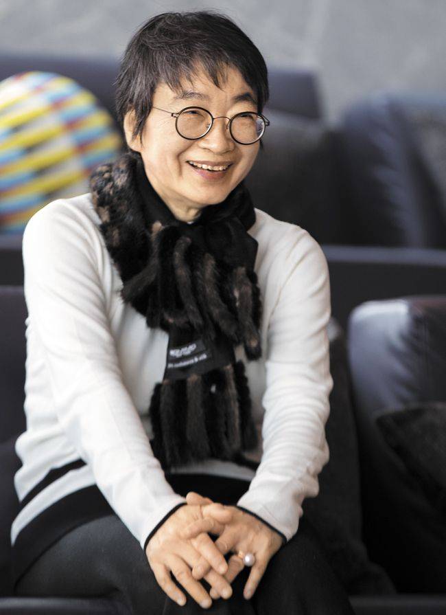 고(故) 박완서 작가의 맏딸 호원숙 작가는“엄마는 글만 쓰신 분이 아니었다”며“엄마와 시간을 보내기 위해 부엌으로 가 함께 음식을 맛보고 이야길 나눴다”고 말했다. /이태경 기자