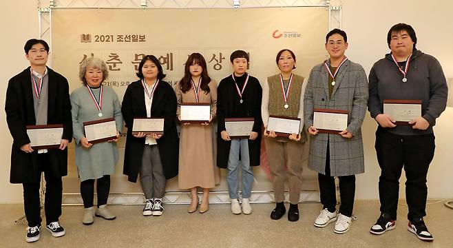2021 조선일보 신춘문예 당선자들. 왼쪽부터 강우근·김광희·임규연·성현아·소현·조숙경·윤치규·황바울씨. /남강호 기자