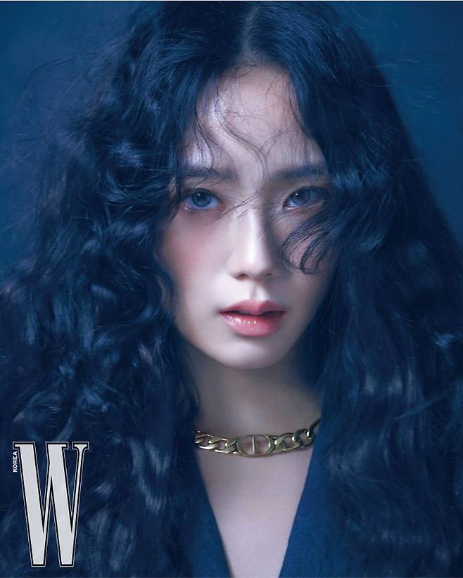 블랙핑크 지수, 디올과 더블유 코리아 2월호 커버 장식