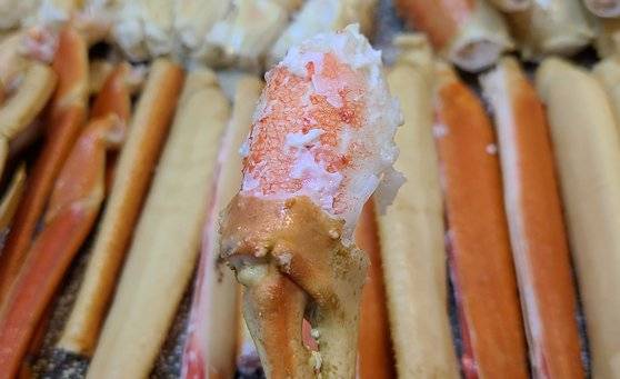 영덕은 대게의 고장이다. 특히 박달대게라 불리는 큰 대게가 유명하다. 마침 제철이 시작됐다.