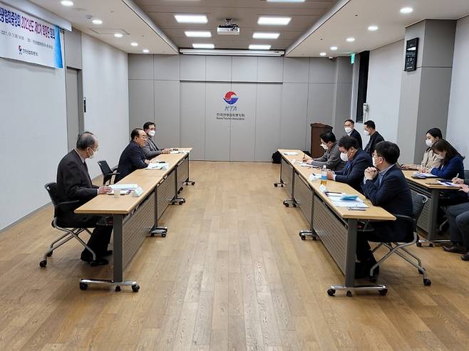 한국관광협회중앙회가 지난 21일 중앙회 회장단 간담회를 열고 위기에 처한 업계 생존 방안을 논의했다. /사진=관광협회중앙회