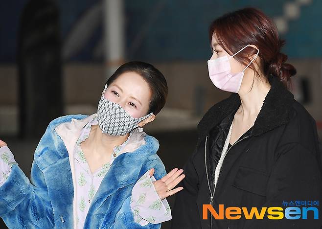 서정희, 딸 동주 옆에서 깨알포즈로 마무리~