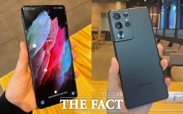 후면 카메라 하우징이 메탈 프레임과 스마트폰 바디에 매끄럽게 연결되는 '컨투어 컷 디자인'을 채택했다. /최수진 기자