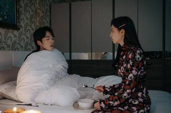 ‘사랑의 불시착’에서 구승준 역의 김정현과 서단 역의 서지혜. 서브 커플로 사랑받았다.[사진 tvN]