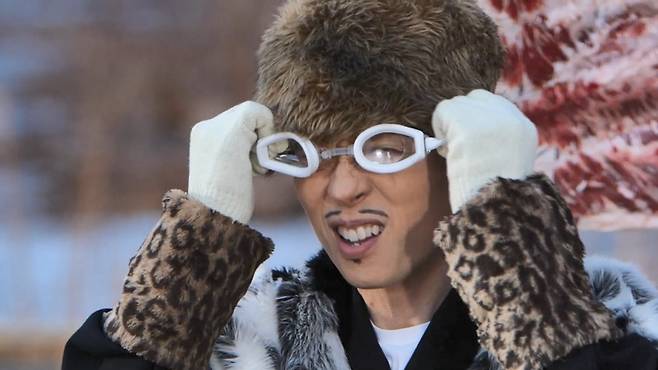 ‘놀면 뭐하니?’유재석이 분노의 도끼질을 한다.사진=MBC 제공