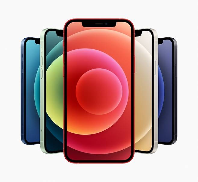 애플이 올 가을 출시할 예정인 아이폰13의 디자인이 일부 변경될 것으로 전망된다. 사진은 아이폰12. /사진제공=애플