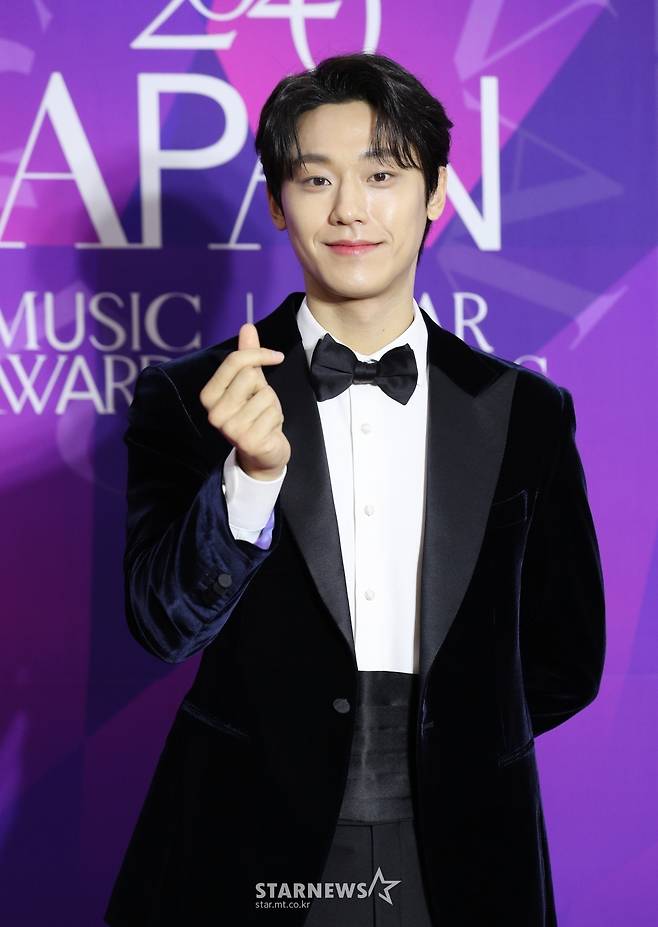 이도현 '매력적인 손가락 하트'[★포토]