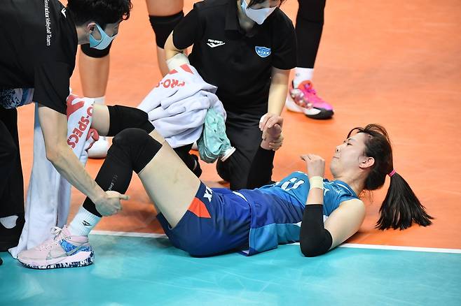 오른쪽 발목을 다친 GS칼텍스 강소휘 [한국배구연맹 제공. 재판매 및 DB금지]