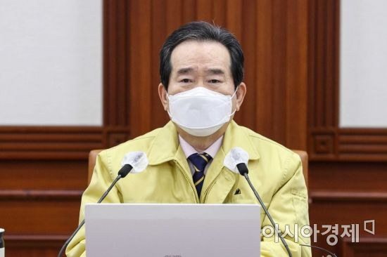 정세균 국무총리가 22일 서울 종로구 정부서울청사에서 열린 '신종 코로나바이러스감염증(코로나19) 대응 중대본회의'에 참석해 발언 하고 있다./강진형 기자aymsdream@