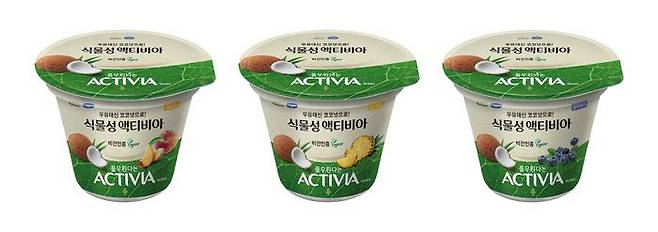 풀무원다논이 우유 대신 코코넛으로 만든 비건 인증 대체 요거트 ‘식물성 액티비아’를 출시했다. (풀무원다논 제공)