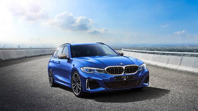 BMW 샵 온라인 1월 한정판_M340i xDrive 투어링 산 마리노 블루 (사진=BMW 코리아)