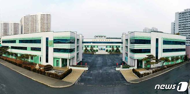 (평양 노동신문=뉴스1) = 지난 22일 개건된 북한의 평양전자의료기구공장. [국내에서만 사용가능. 재배포 금지. DB 금지. For Use Only in the Republic of Korea. Redistribution Prohibited] rodongphoto@news1.kr