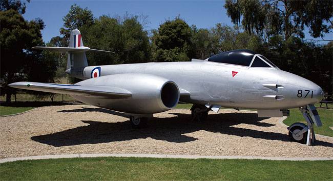 호주 공군이 운용한 글로스터 미티어. Me 262보다 성능이 좋았지만, 정작 아무도 관심을 보이지 않은 잊혀진 전투기가 되었다. 사진 위키피디아