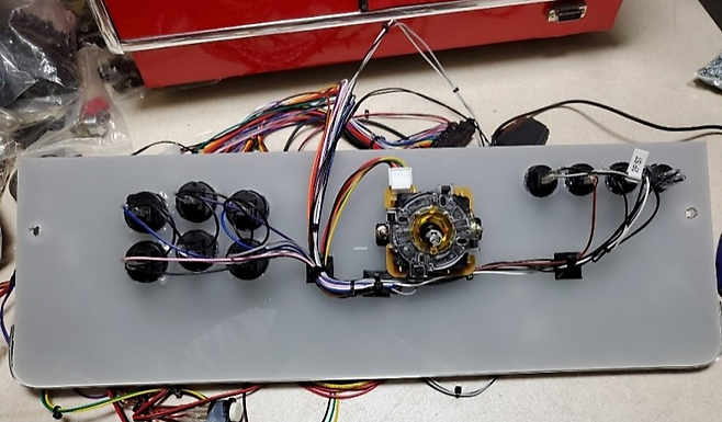 (6버튼과 8각 조이스틱. 이제 8부 능선을 넘었다)