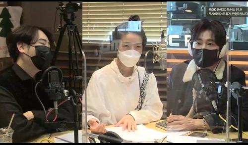 유노윤호가 '두데'에 출연했다. MBC 보이는 라디오 캡쳐