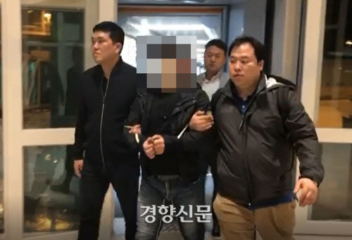 2018년 4월 ‘파타야 살인사건’ 피의자 김모씨가 베트남에서 붙잡혀 인천국제공항을 통해 입국하고 있다. 경찰청 제공