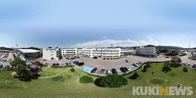 보은군청사 전경.