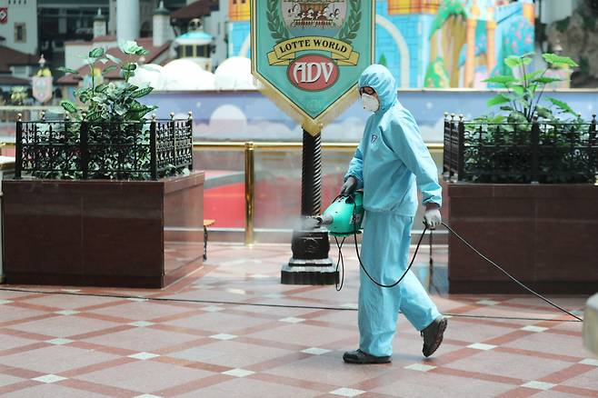 롯데월드의 수시 방역